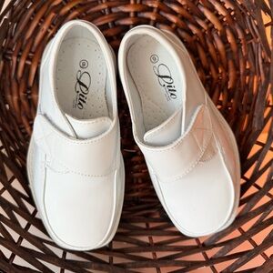 NWOT Classic White Kids Dress Shoes